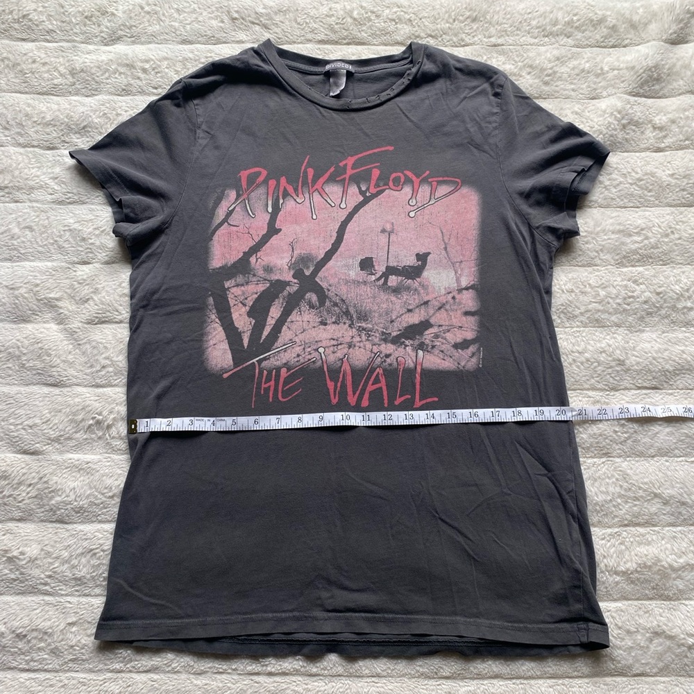 Gray Distressed Pink Floyd Graphic Tee